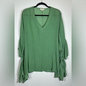 Umgee Green Flutter Sleeve Blouse with Tie Sleeves. Size Medium. Lagenlook.